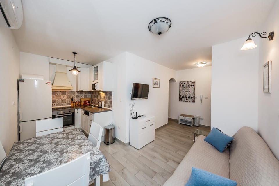 Kitchen or kitchenette, Living room
