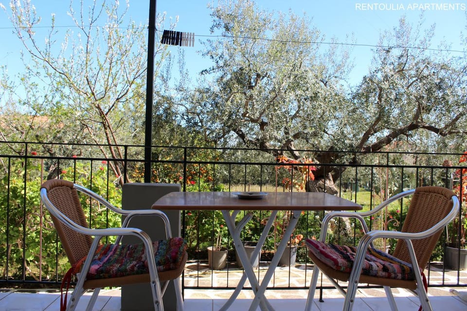 Patio, Spring, Day, Garden, View (from property/room), Balcony/Terrace, Dining area, On site, Garden view, Garden view, Sunrise