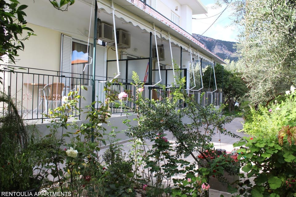 Property building, Spring, Day, Natural landscape, Garden, View (from property/room), Balcony/Terrace, Garden view