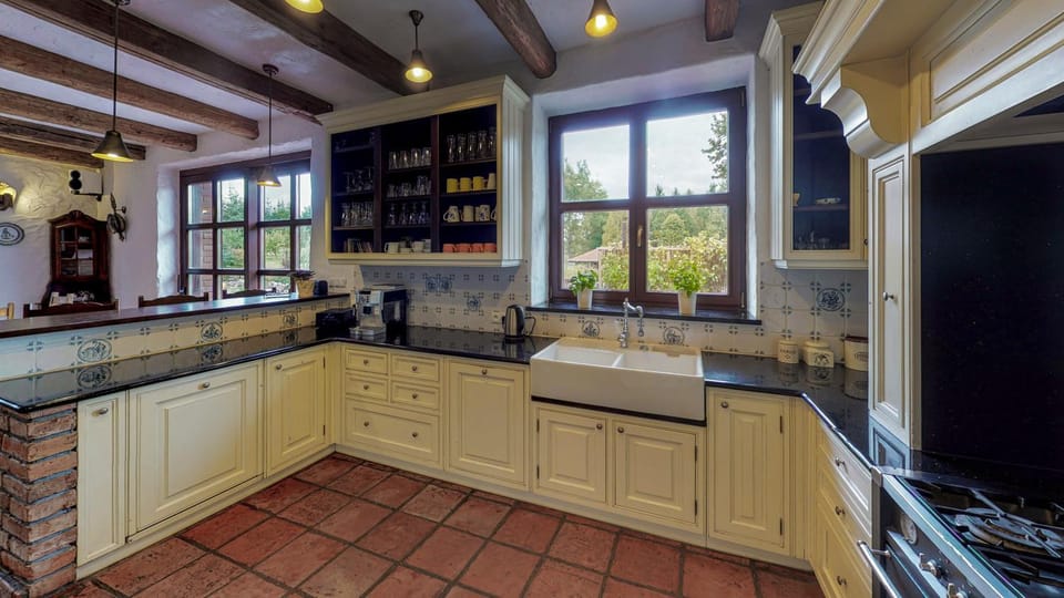 Kitchen or kitchenette, Communal kitchen