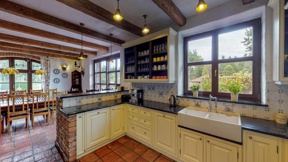 Kitchen or kitchenette, Communal kitchen