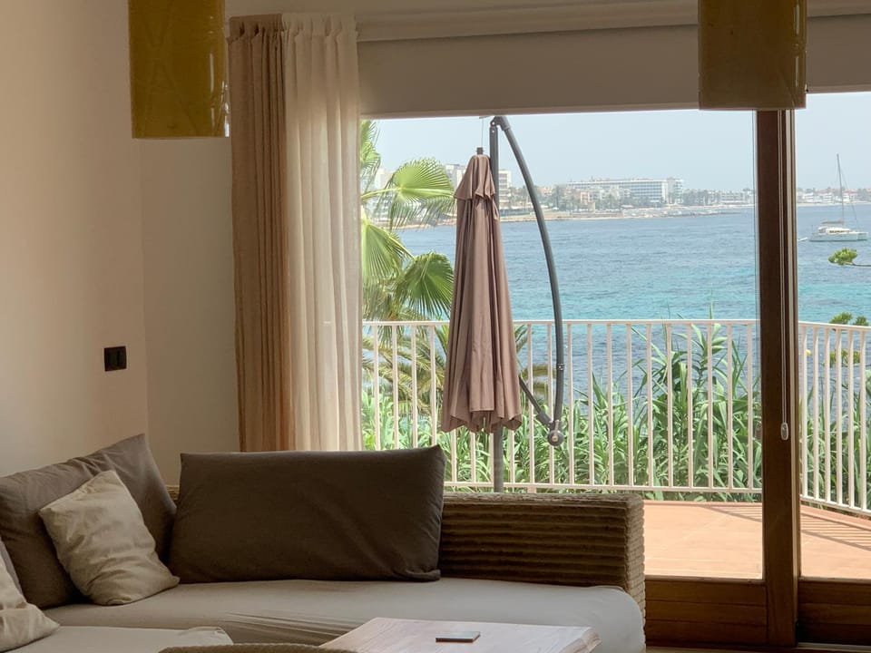 Living room, Sea view