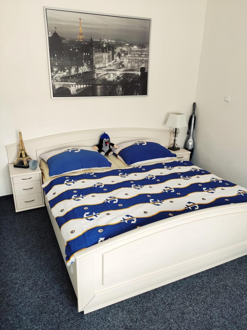 Bed, Photo of the whole room