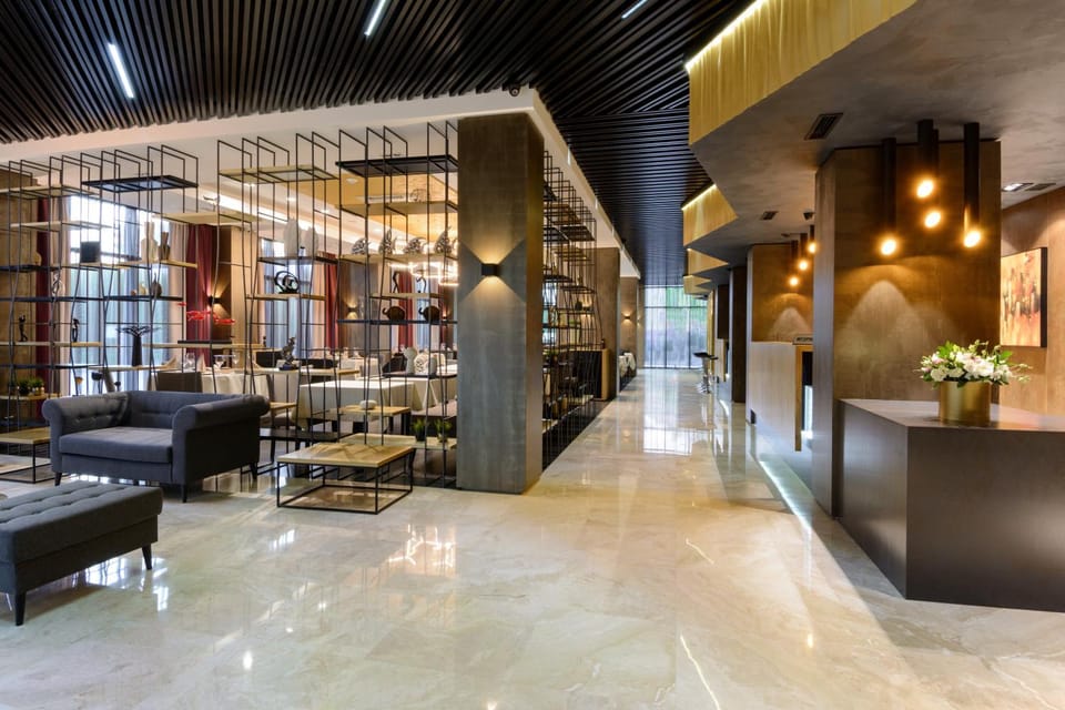 Restaurant/places to eat, Lobby or reception
