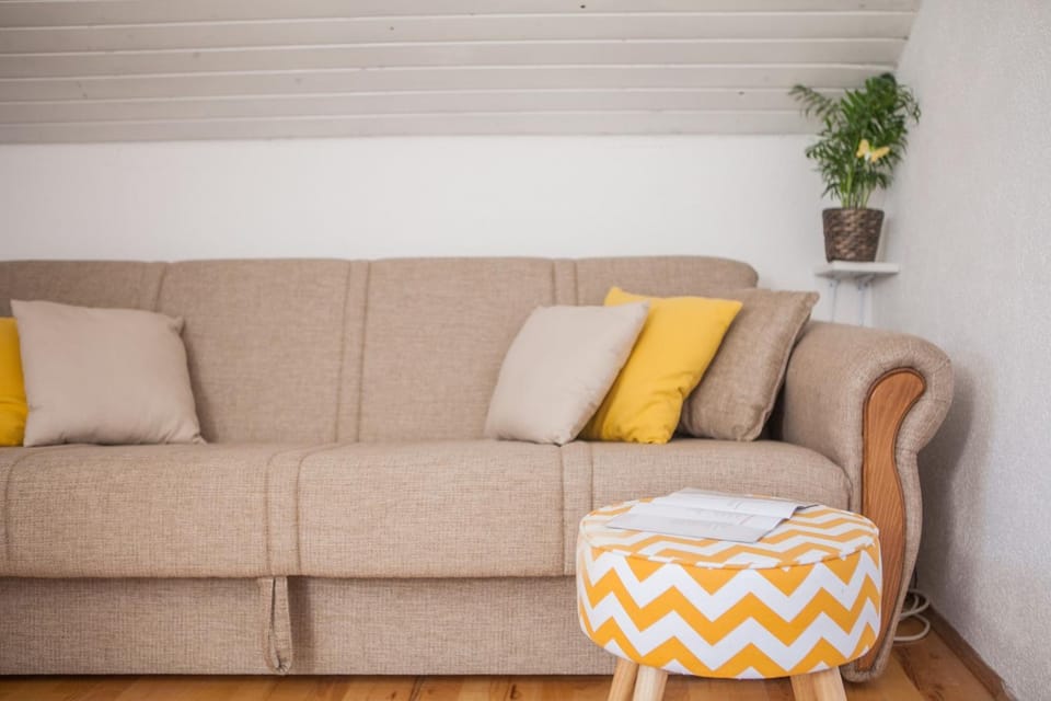 Living room, Decorative detail, Seating area