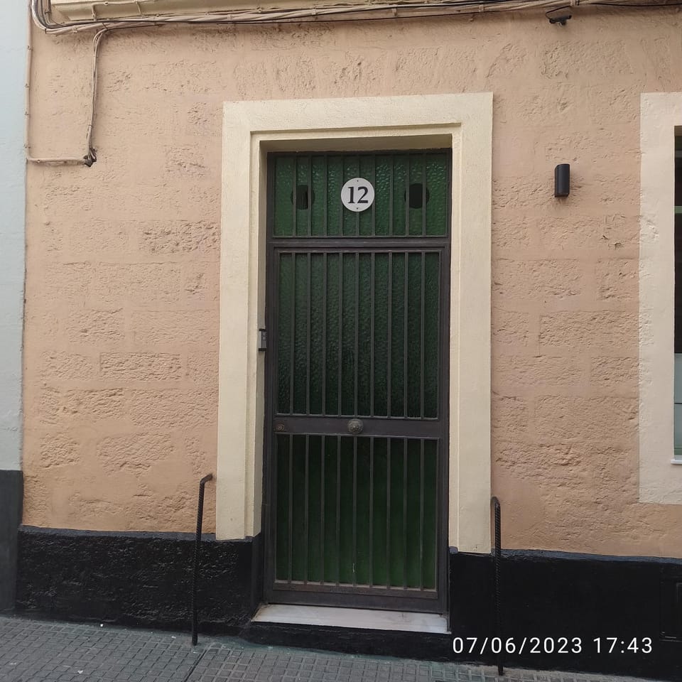 Los Tres Girasoles Apartment in Cadiz