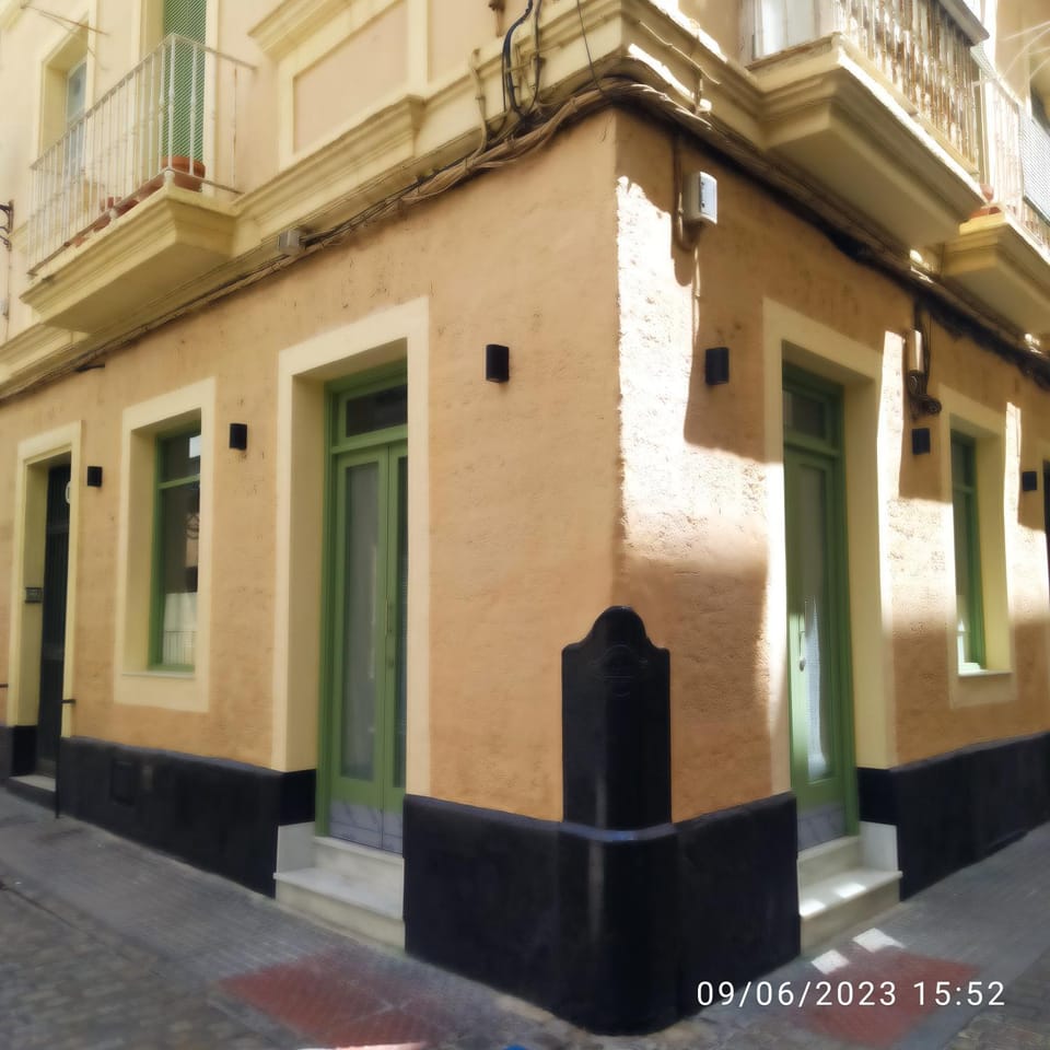 Los Tres Girasoles Apartment in Cadiz