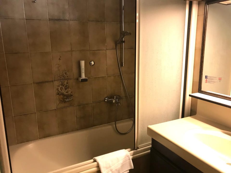 Bathroom, Seating area