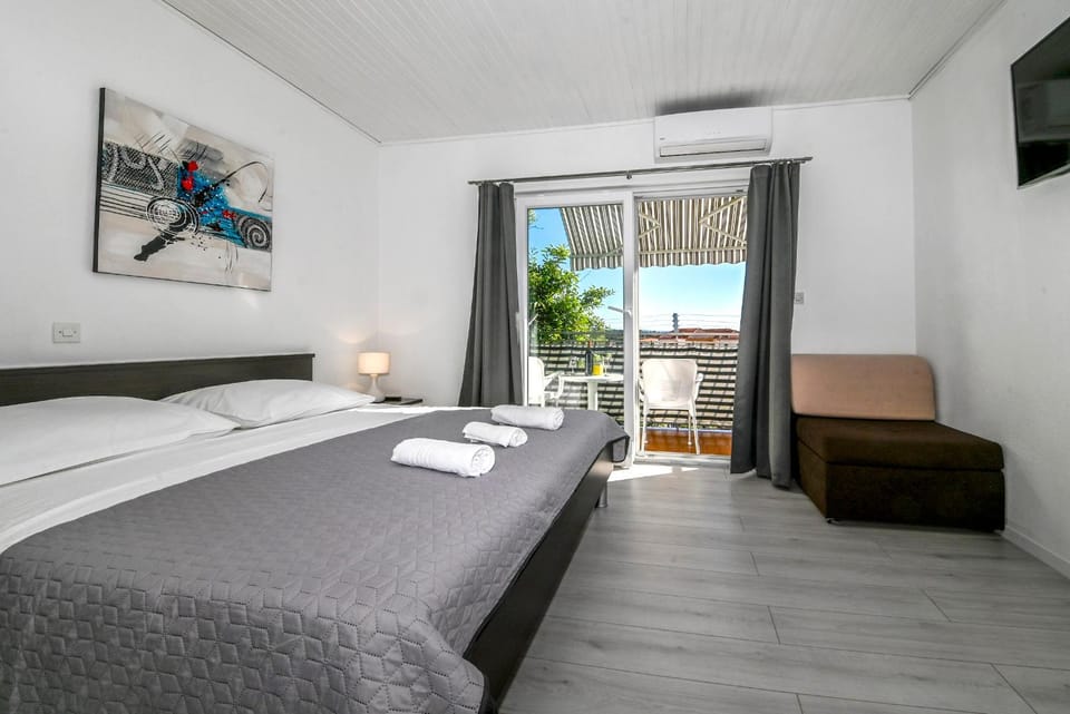 Bed, Natural landscape, View (from property/room), Bedroom, Sea view