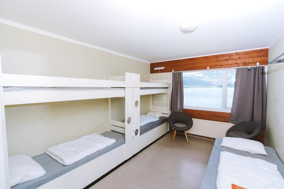 Bedroom, bunk bed