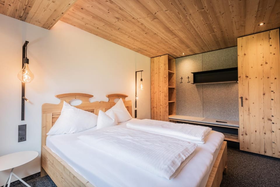 Bed, Photo of the whole room, Bedroom, Garden view