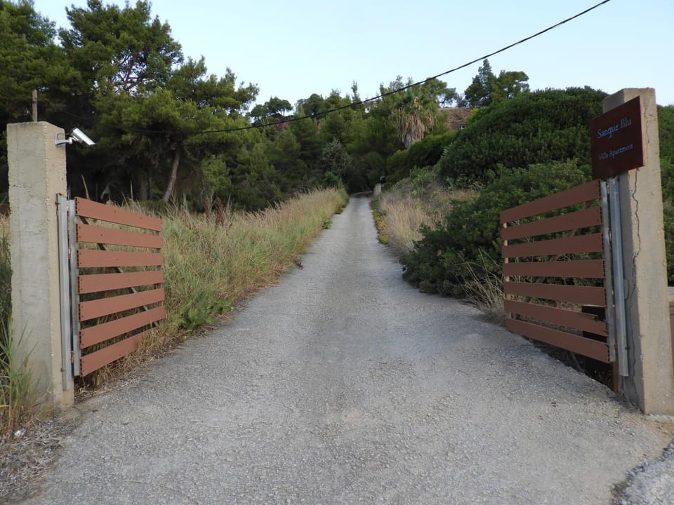 Sangue Blu Beachfront Villa Apartment House in Halkidiki