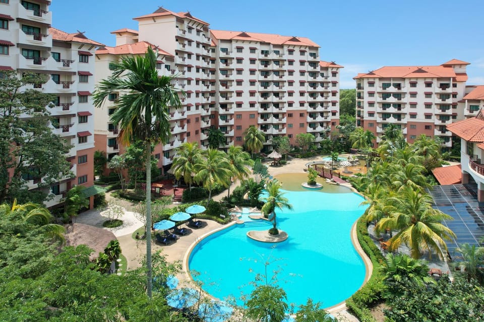 Property building, Restaurant/places to eat, Communal lounge/ TV room, Spring, Day, Natural landscape, Garden, View (from property/room), View (from property/room), Evening entertainment, Garden view, Garden view, Mountain view, Pool view, Pool view, Swimming pool, Breakfast, Family, Family, Family, Facility for disabled guests, sunbed
