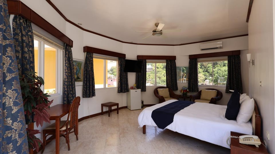 Bedroom, oven, air conditioner