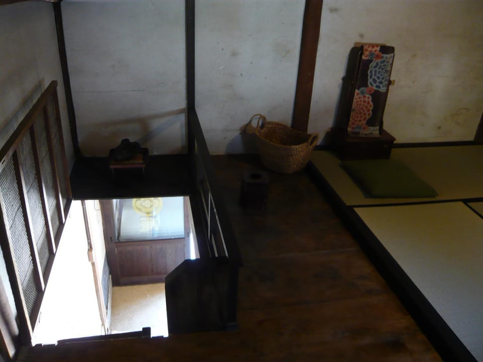 Photo of the whole room, Decorative detail