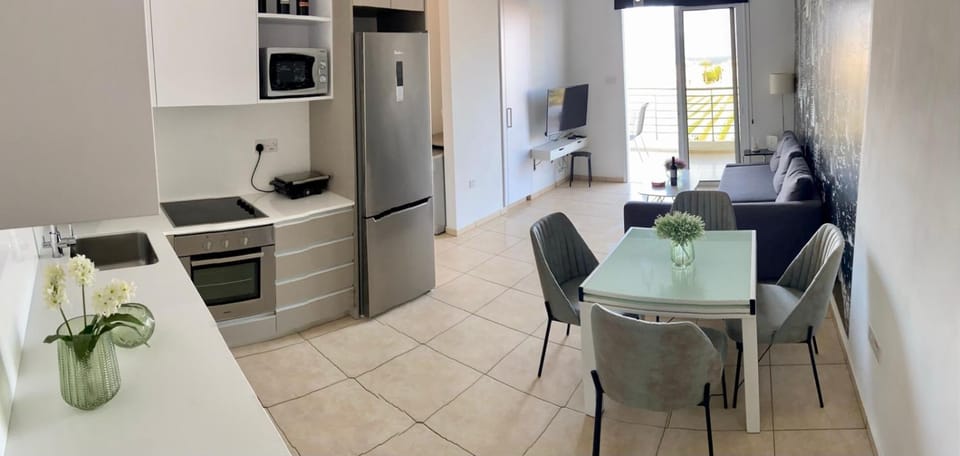 TV and multimedia, Kitchen or kitchenette, Living room, Seating area, Dining area, minibar, pet friendly, stove