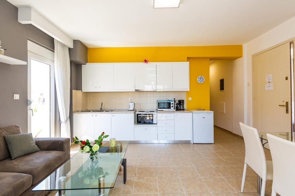 Kitchen or kitchenette, Living room, Dining area