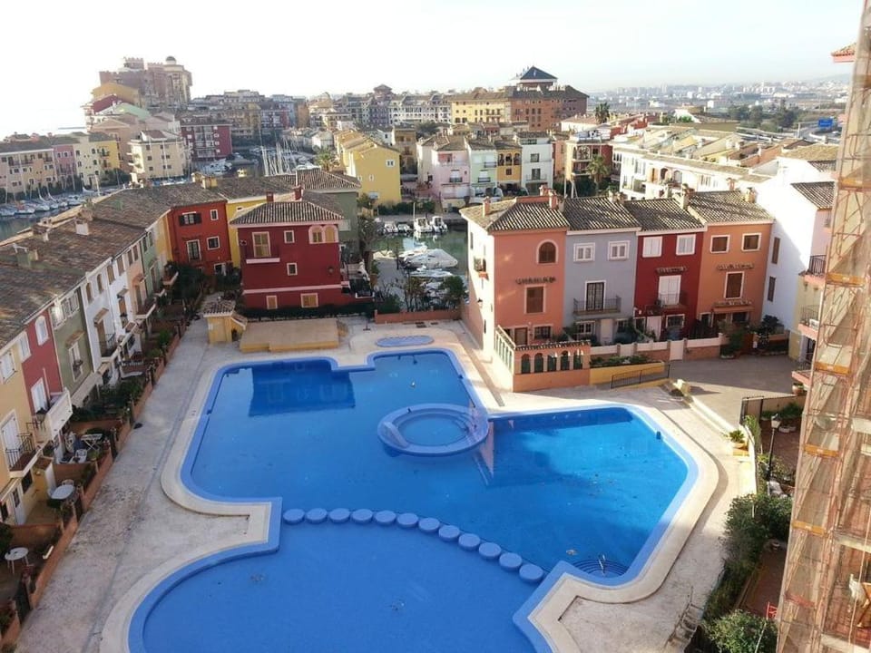 Swimming pool, Swimming pool