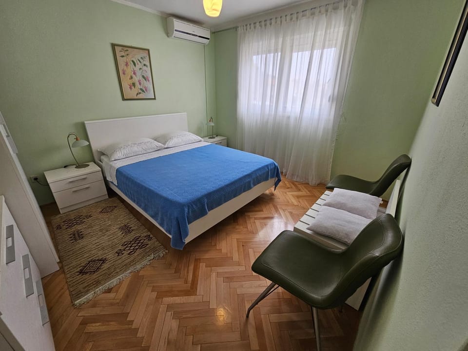 Bed, Bedroom, air conditioner