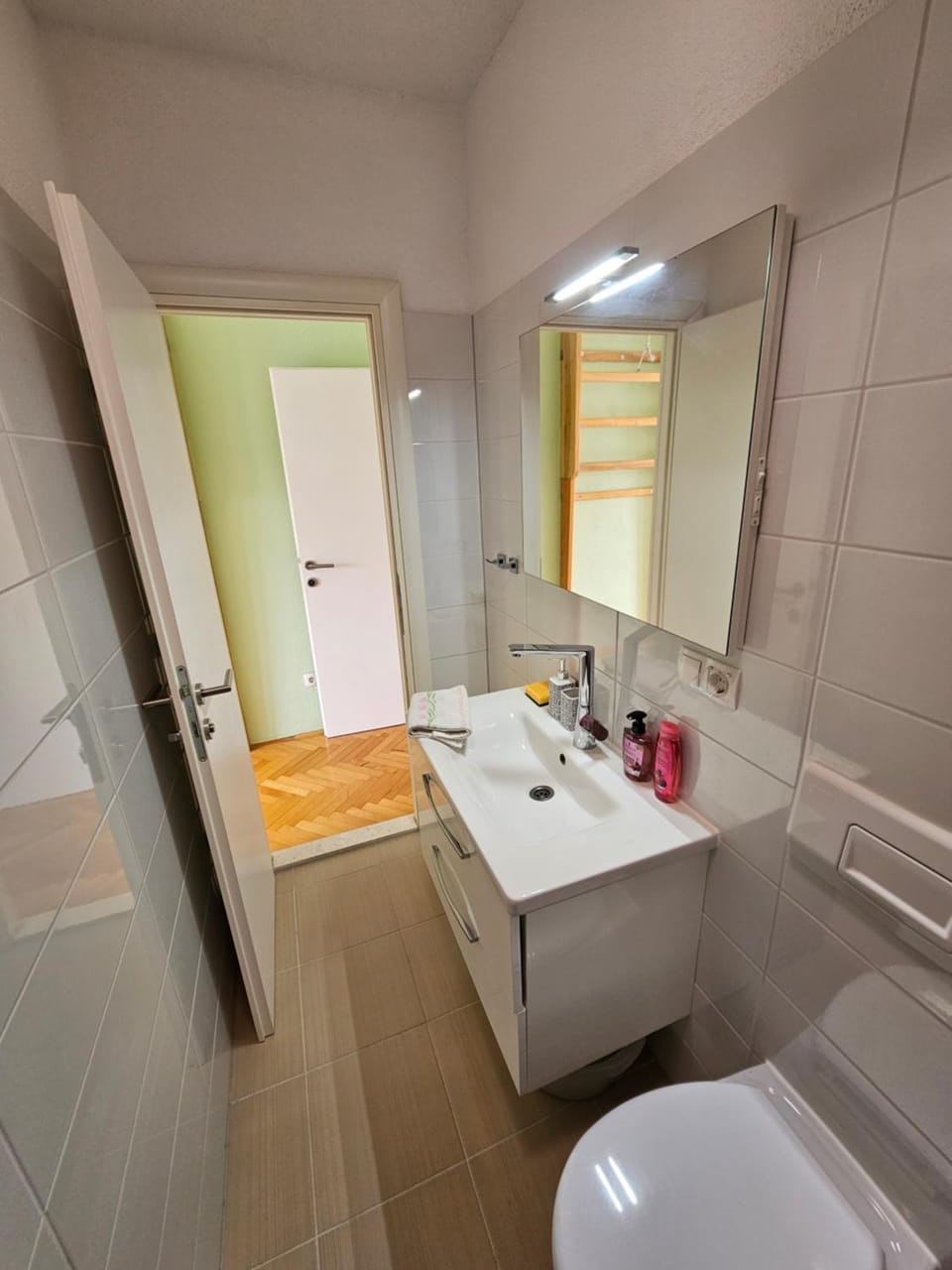 Shower, Toilet, Bathroom, towels