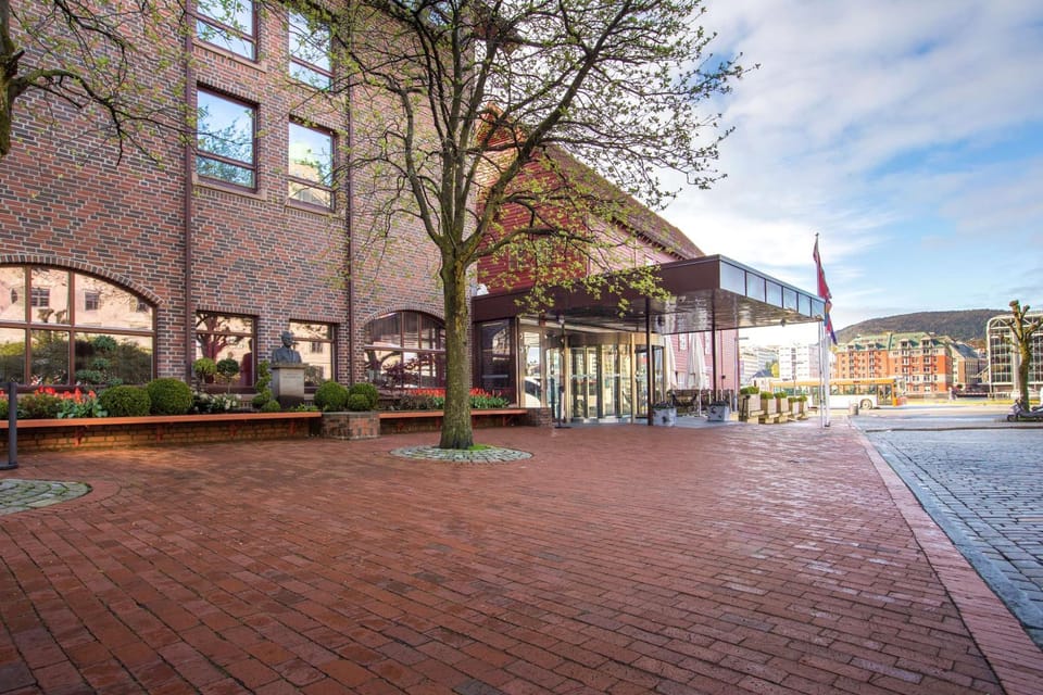 Property building, Facade/entrance, On site