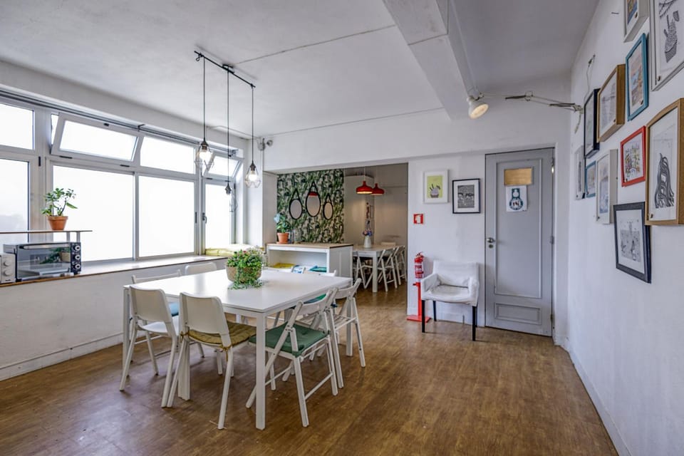 Travel & Live Hostel Hostel in Porto