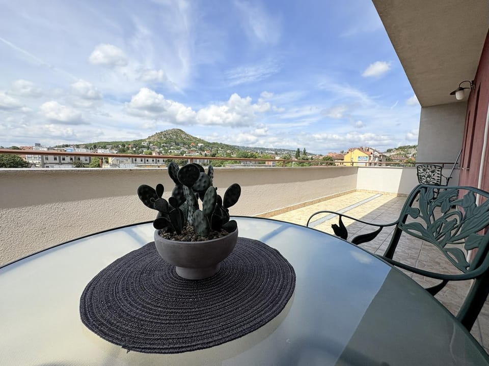 View (from property/room), Balcony/Terrace, Balcony/Terrace, City view, Landmark view, Mountain view, Sunrise
