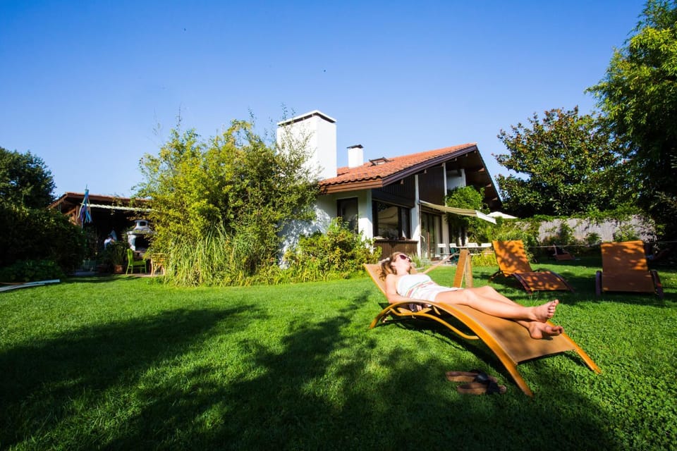 Property building, Garden, Balcony/Terrace, Garden view