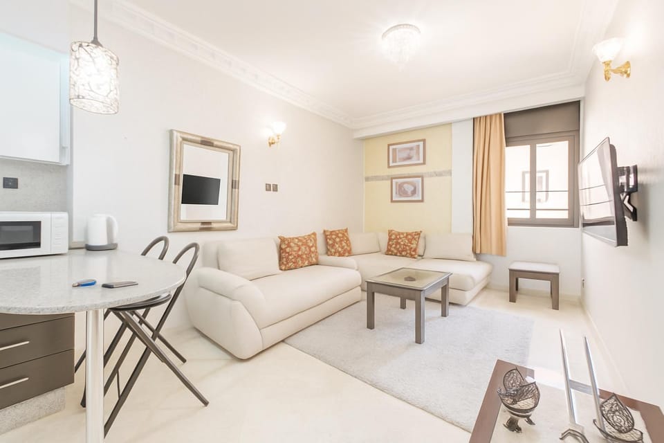 TV and multimedia, Kitchen or kitchenette, Living room, Seating area