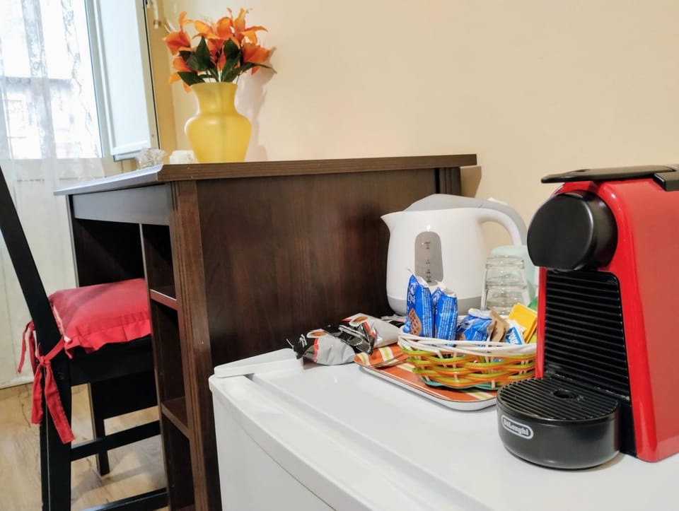 Coffee/tea facilities, Food and drinks