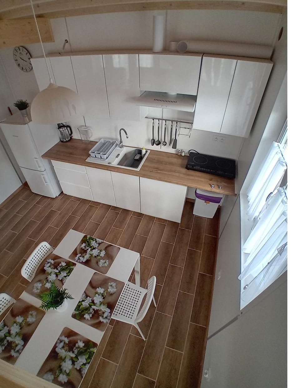 Dining area, kitchen