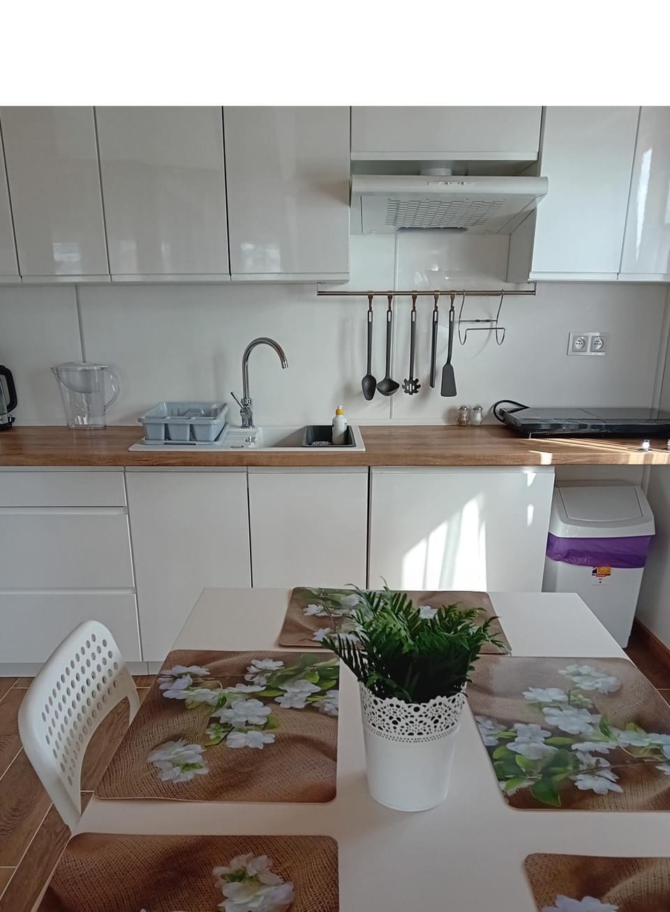 Dining area, kitchen