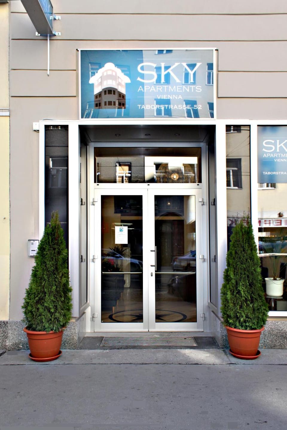 Facade/entrance