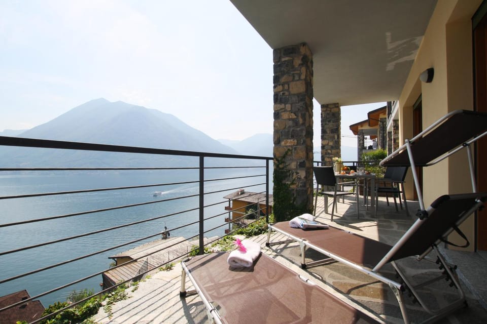 Balcony/Terrace, Lake view