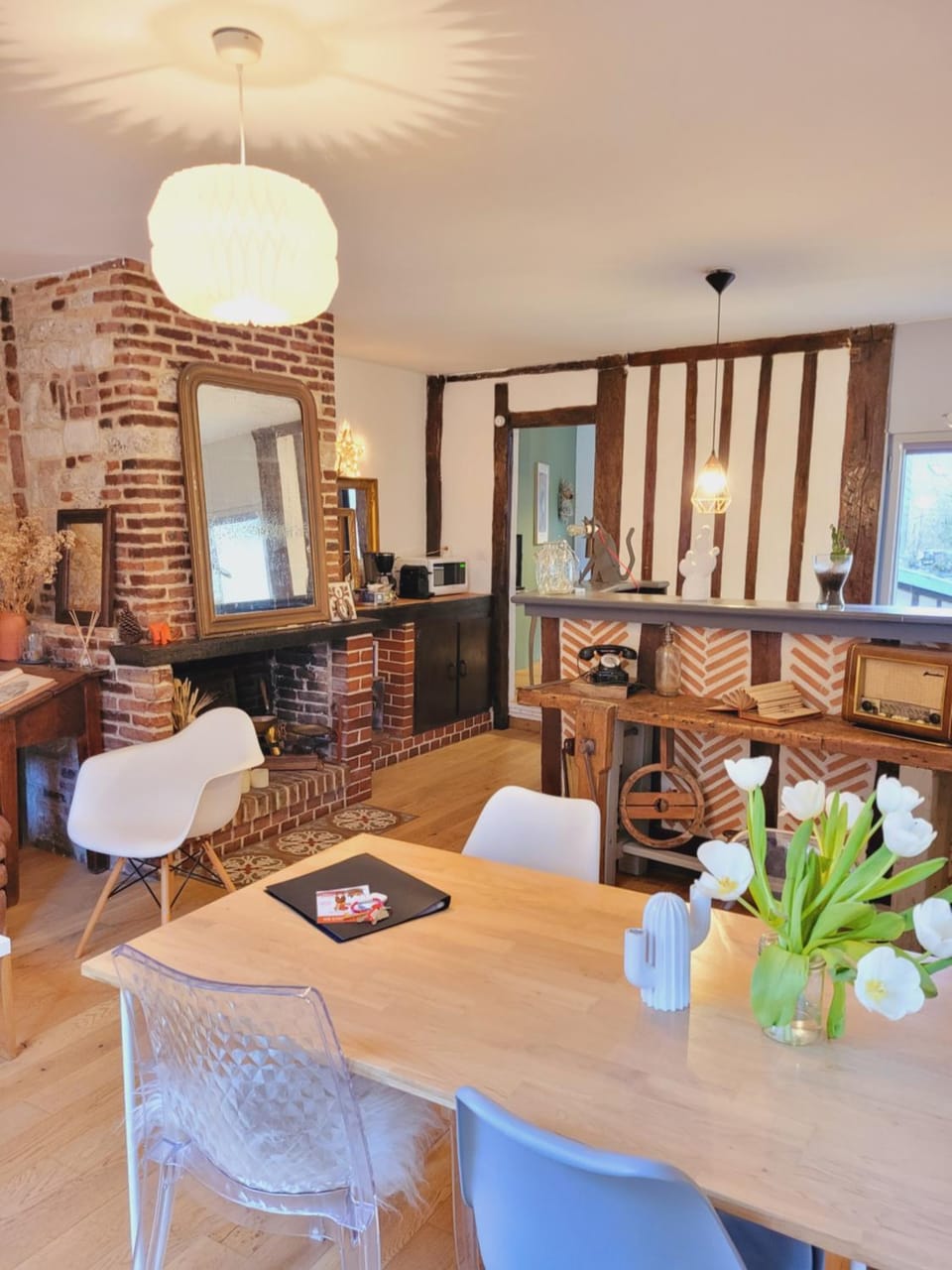 Kitchen or kitchenette, Living room, Dining area