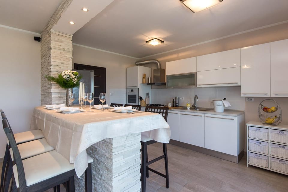 Deluxe Sea View Apartment Mate Balote Apartment in Rijeka