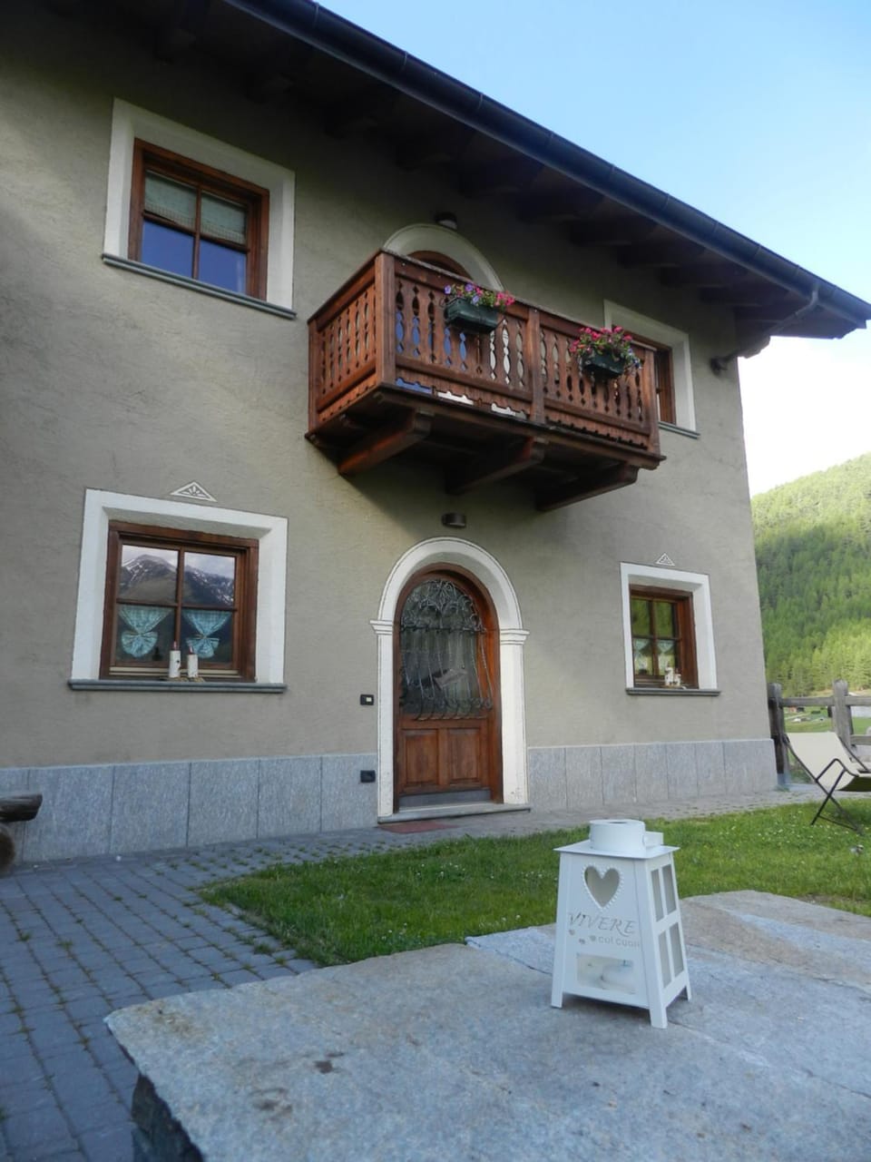 Facade/entrance