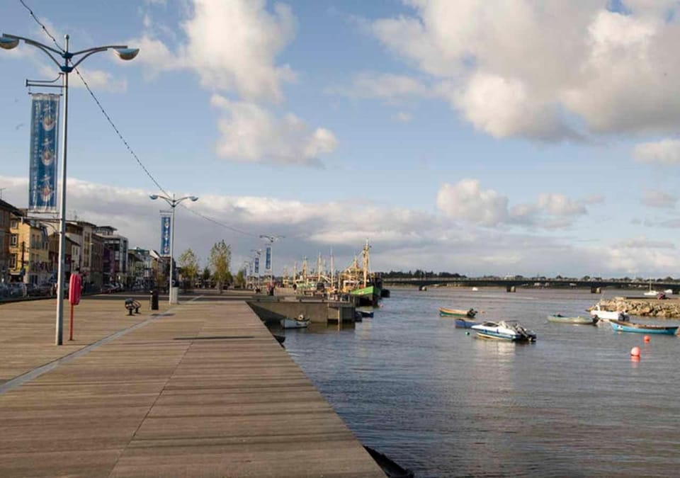 Nearby landmark, Neighbourhood, Natural landscape