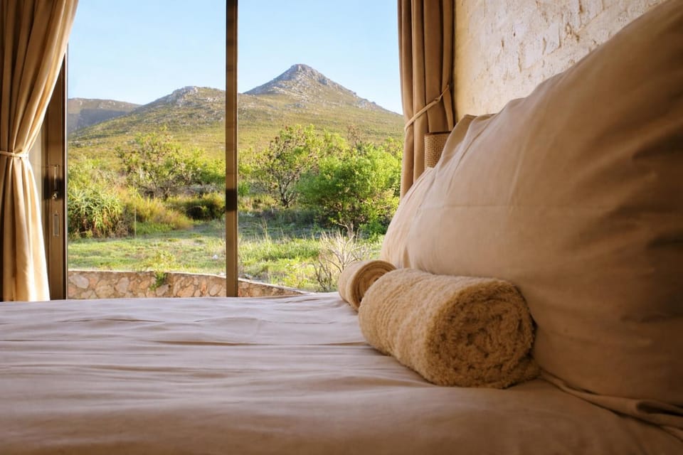 Bedroom, Mountain view