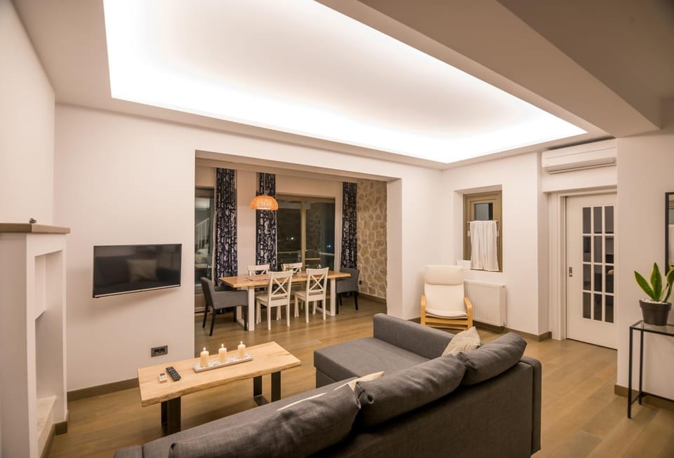 TV and multimedia, Living room, Seating area, Dining area