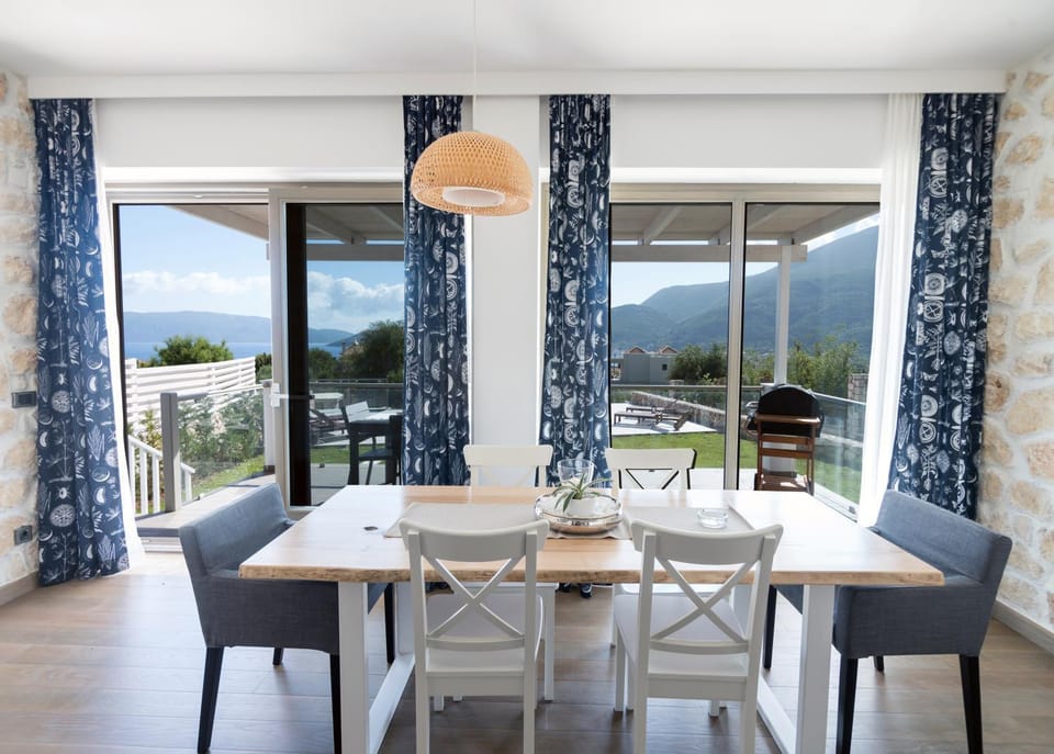 Natural landscape, Balcony/Terrace, Dining area