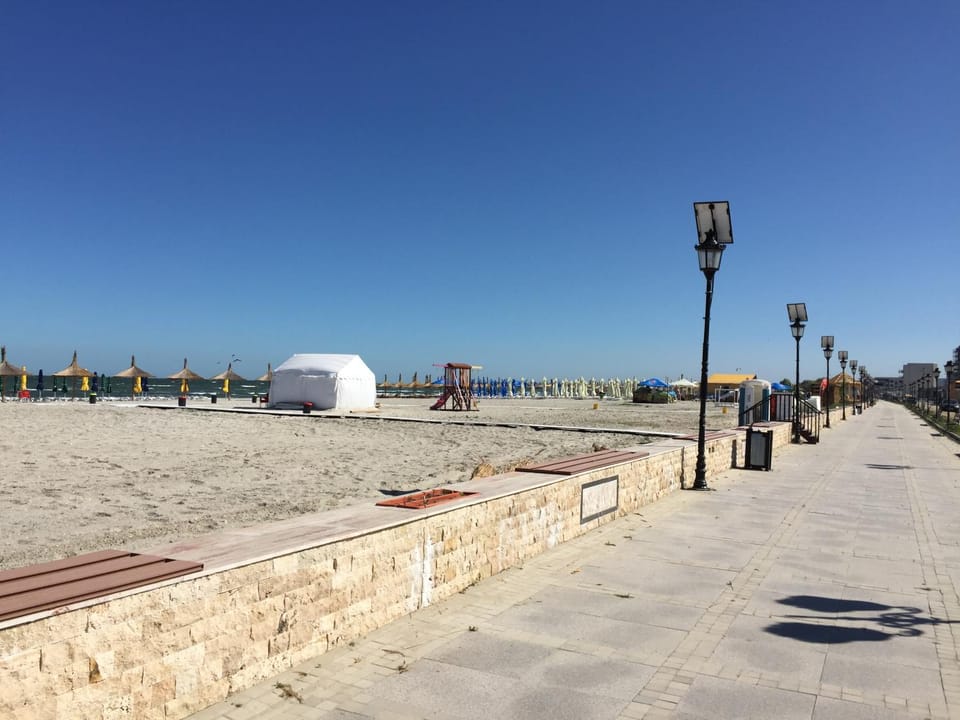 Neighbourhood, Beach