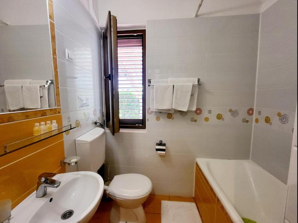 Bathroom, Bath, towels
