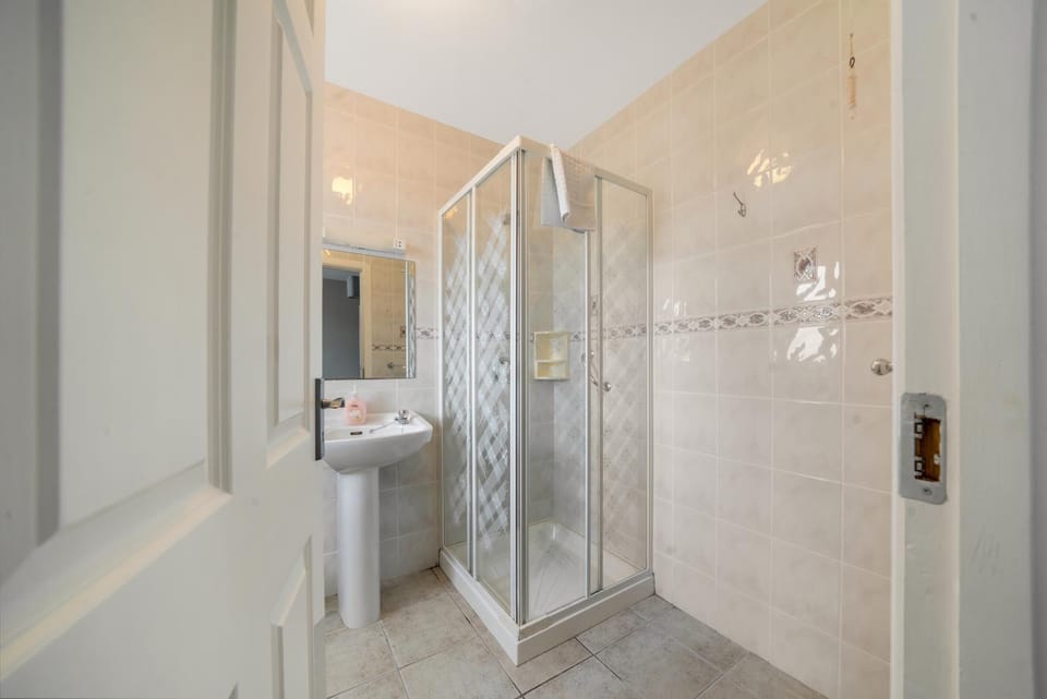 Shower, Bathroom, towels