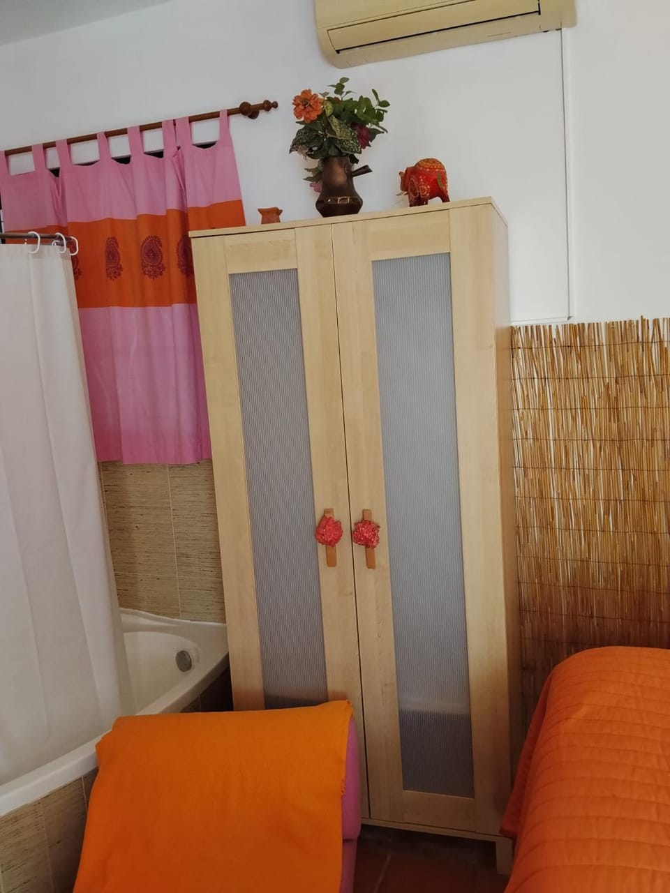 Bath, wardrobe