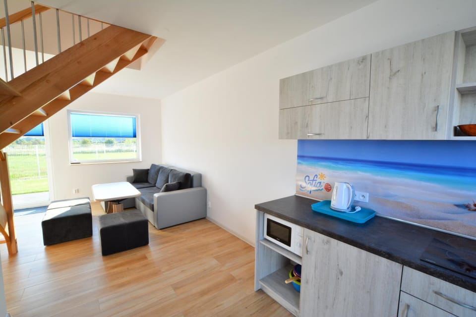 Property building, Communal lounge/ TV room, TV and multimedia, Seating area, Dining area