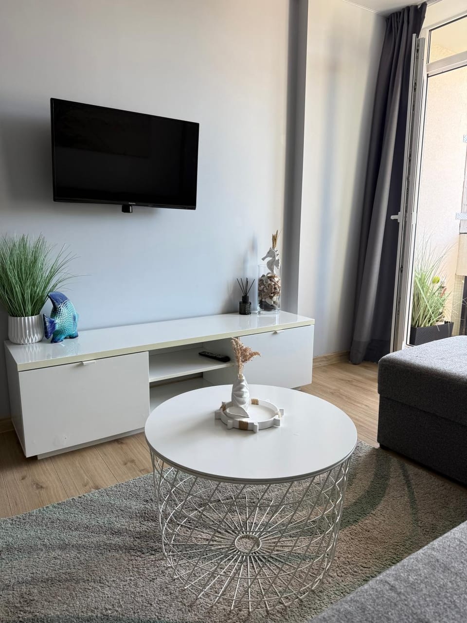 TV and multimedia, Photo of the whole room, Decorative detail, Seating area