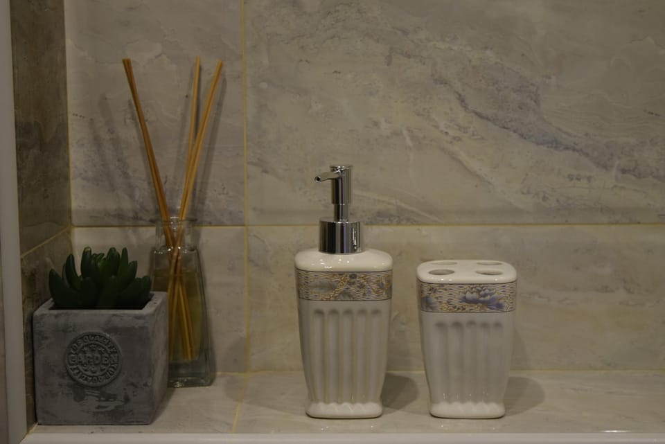 Bathroom, Photo of the whole room, Decorative detail