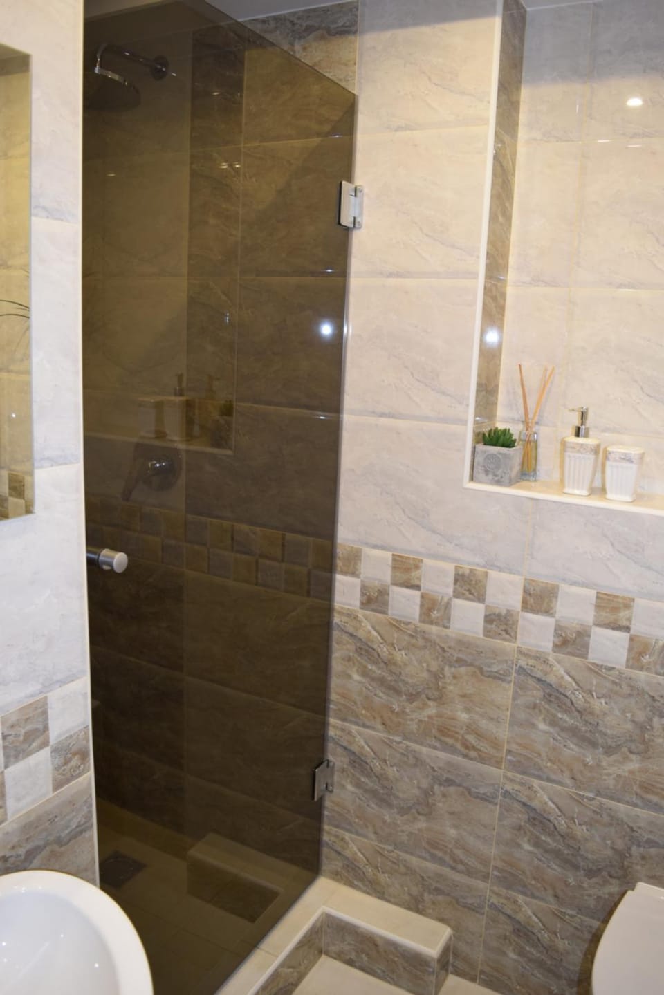 Bathroom, Photo of the whole room, Decorative detail