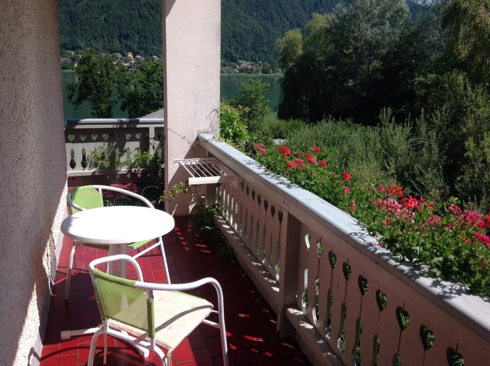 Balcony/Terrace, Garden view, Lake view